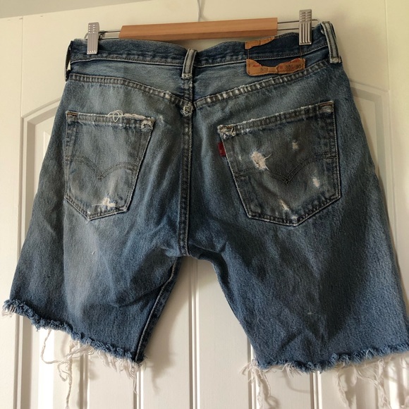 VINTAGE LEVI’S Distressed Cut Off Shorts - Picture 6 of 6